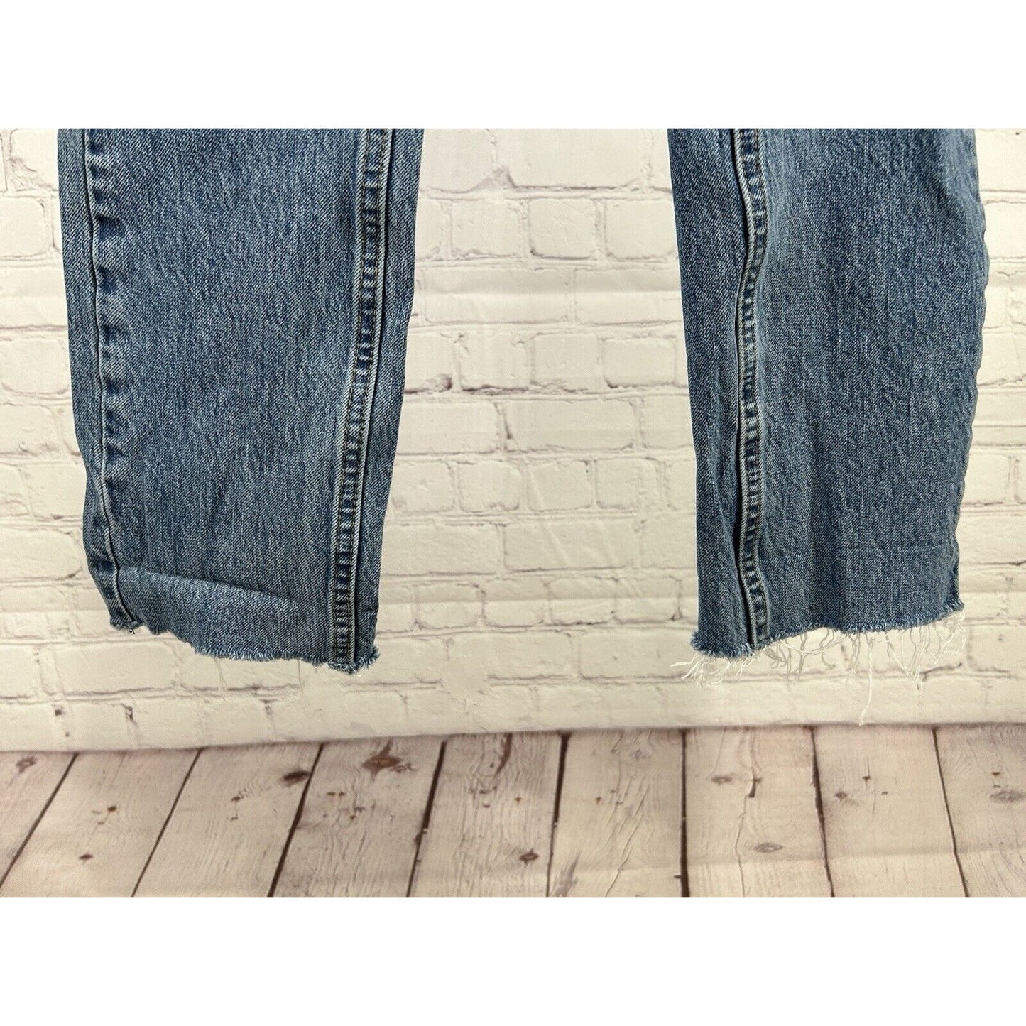 Abercrombie & Fitch Medium Wash High Rise Women’s A&F Mom Jeans 24 (24 x 28.5)