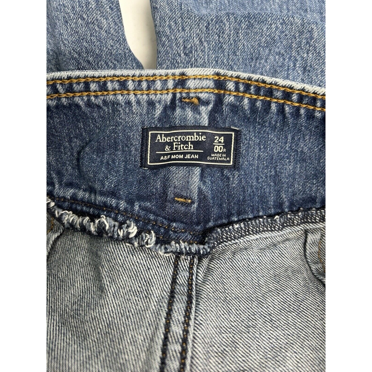 Abercrombie & Fitch Medium Wash High Rise Women’s A&F Mom Jeans 24 (24 x 28.5)