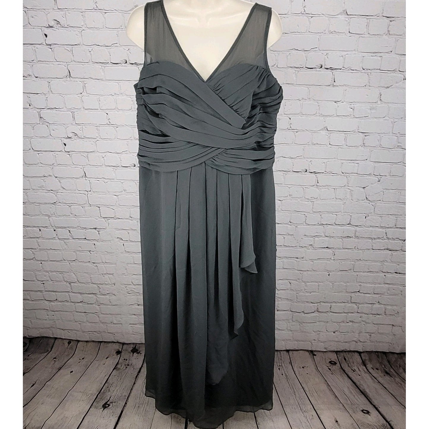 David's Bridal Graphite Grey Chiffon Pleated Back Tie Bridesmaid Dress Size 16