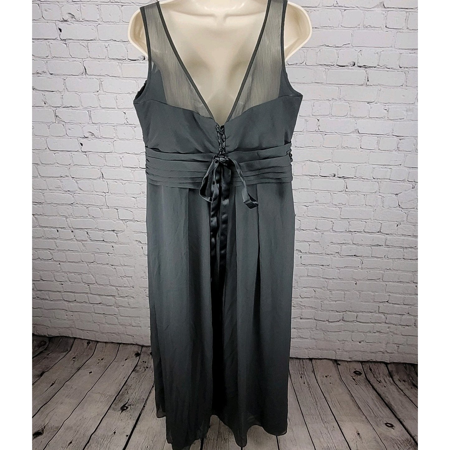 David's Bridal Graphite Grey Chiffon Pleated Back Tie Bridesmaid Dress Size 16