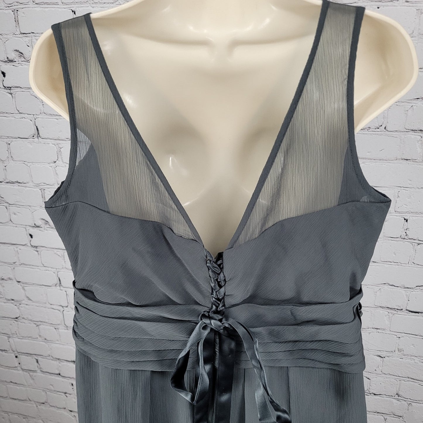 David's Bridal Graphite Grey Chiffon Pleated Back Tie Bridesmaid Dress Size 16