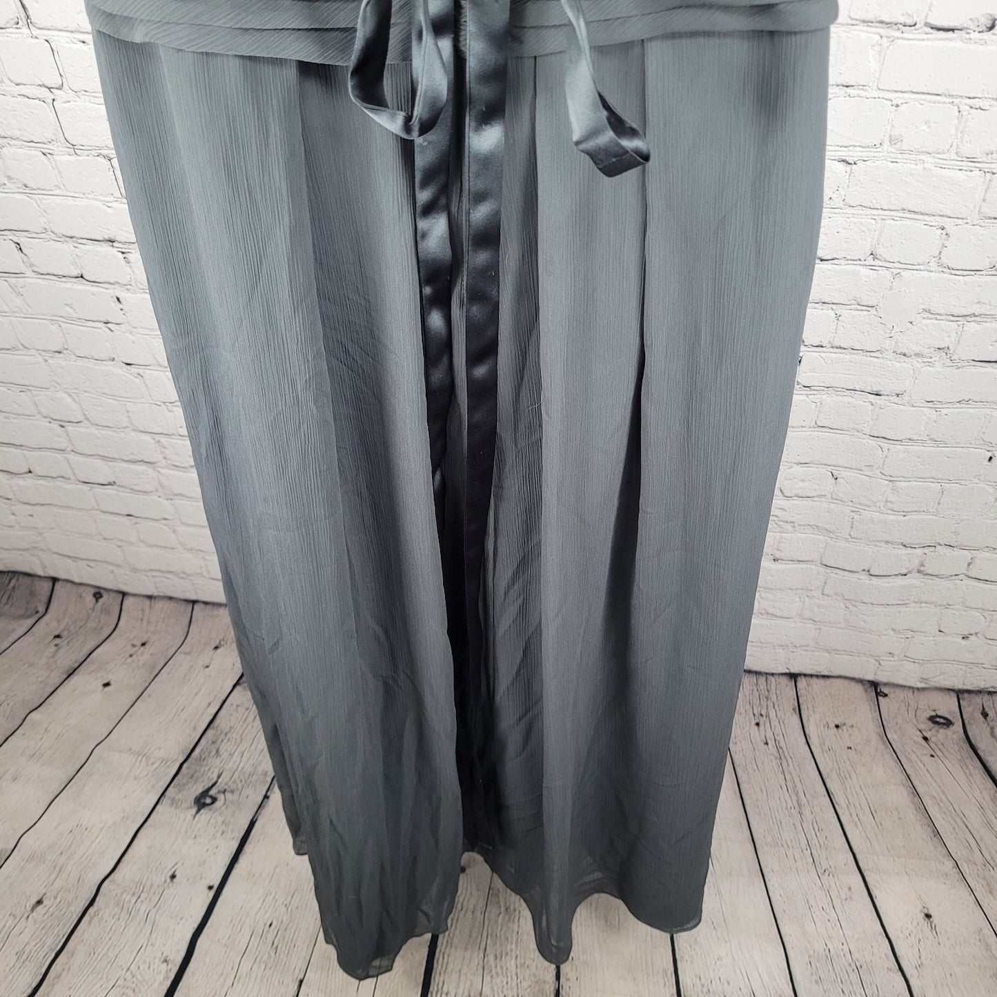 David's Bridal Graphite Grey Chiffon Pleated Back Tie Bridesmaid Dress Size 16