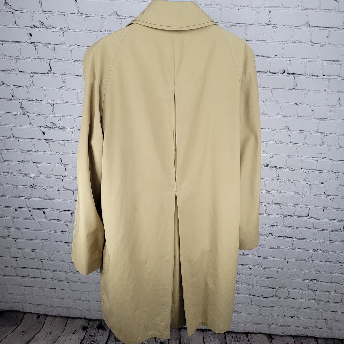 Winners Circle By Rainfair Tan Buttoned Lined Lightweight Trench Coat Size 42R