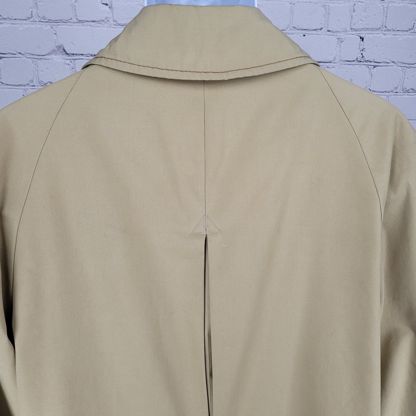 Winners Circle By Rainfair Tan Buttoned Lined Lightweight Trench Coat Size 42R