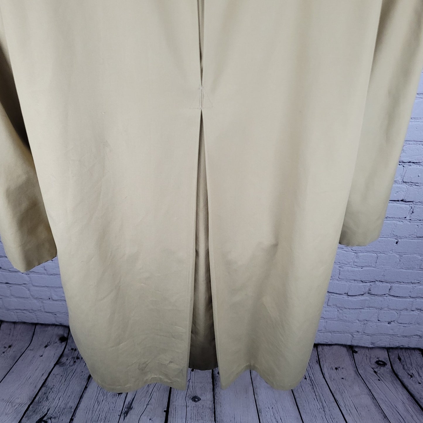 Winners Circle By Rainfair Tan Buttoned Lined Lightweight Trench Coat Size 42R