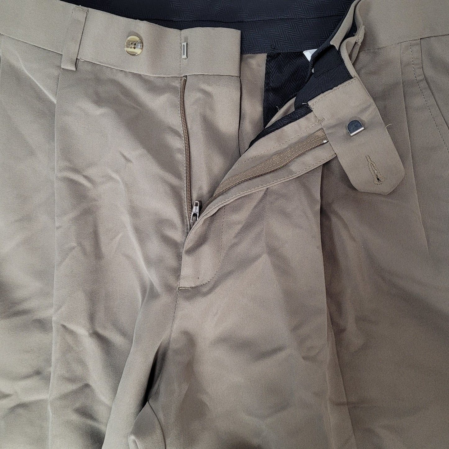 Savane Green Khaki Pleated Cuffed Tapered Dress Pants Size 32x32 (32x32)