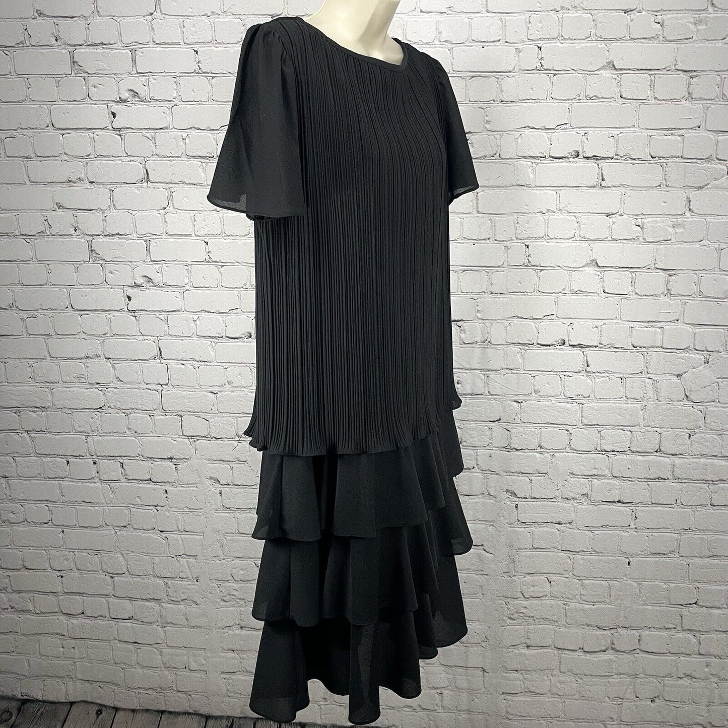 VTG Good Times Black Shift Dress Flutter Sleeve Flowy Stretch USA Made Size 9/10
