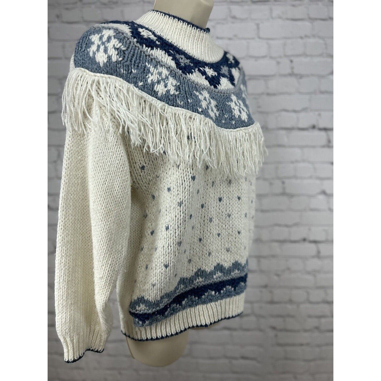 VTG Huntington Ridge White Blue Sweater Snowflake Fringe Hand Knit Women’s M