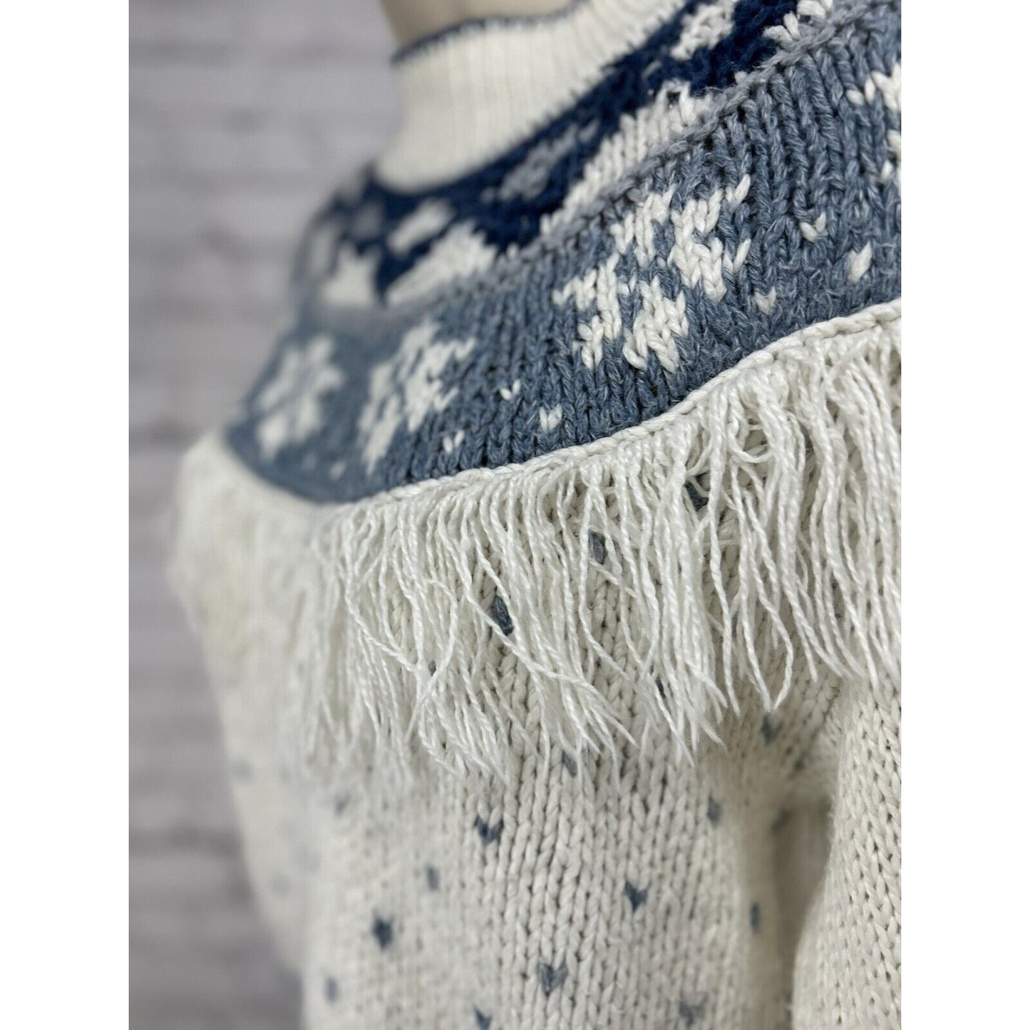 VTG Huntington Ridge White Blue Sweater Snowflake Fringe Hand Knit Women’s M