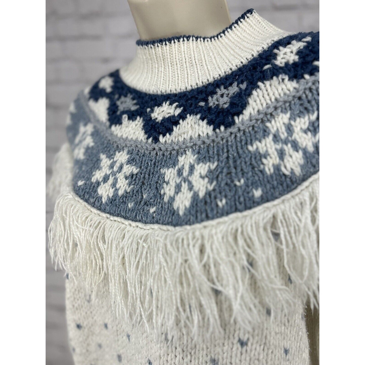 VTG Huntington Ridge White Blue Sweater Snowflake Fringe Hand Knit Women’s M