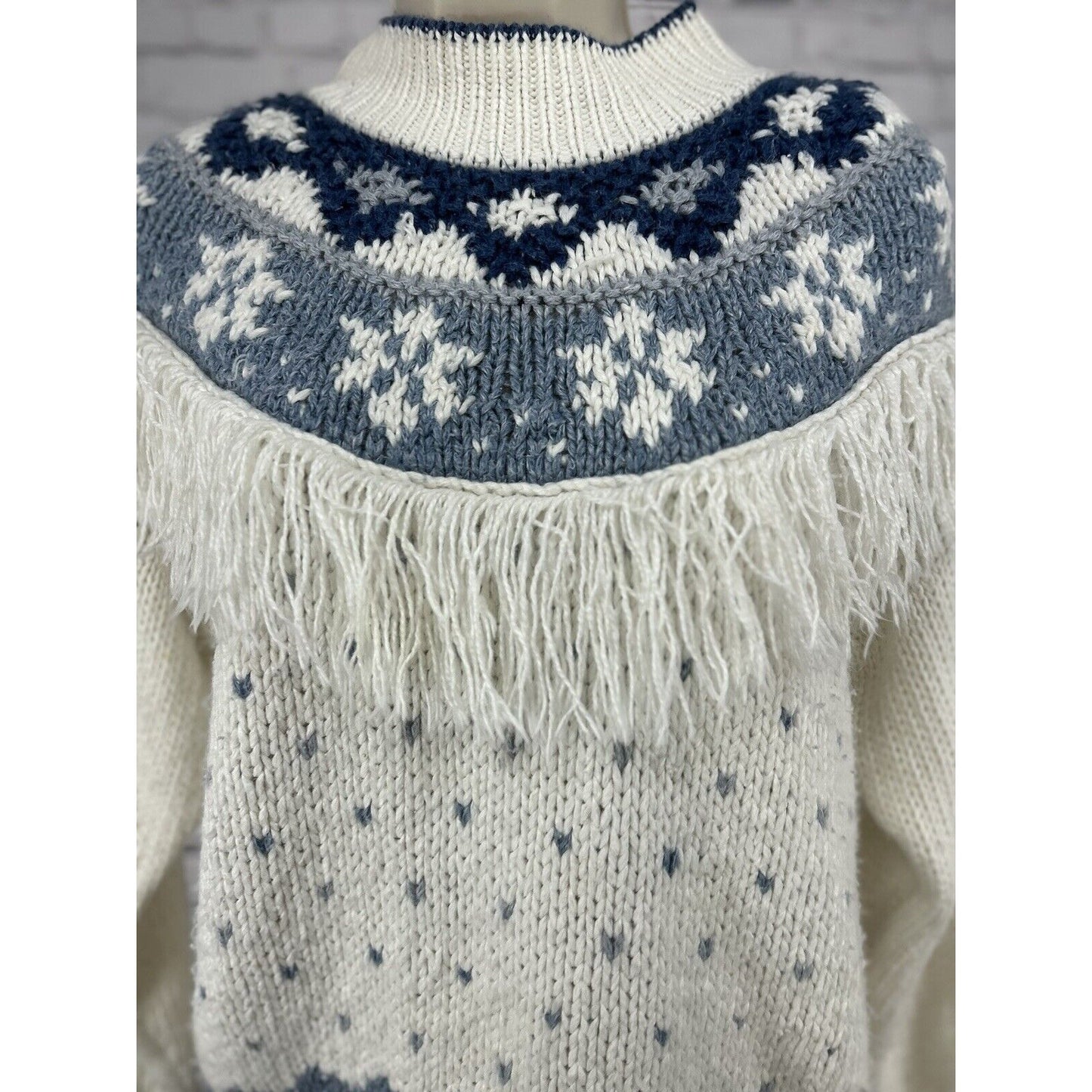 VTG Huntington Ridge White Blue Sweater Snowflake Fringe Hand Knit Women’s M
