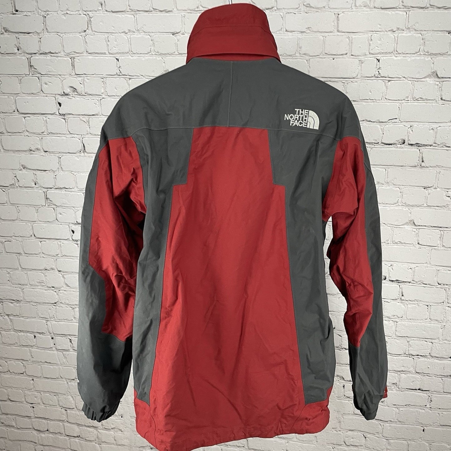 The North Face Red & Grey HyVent Zipped Pockets Lined Jacket Size Medium M