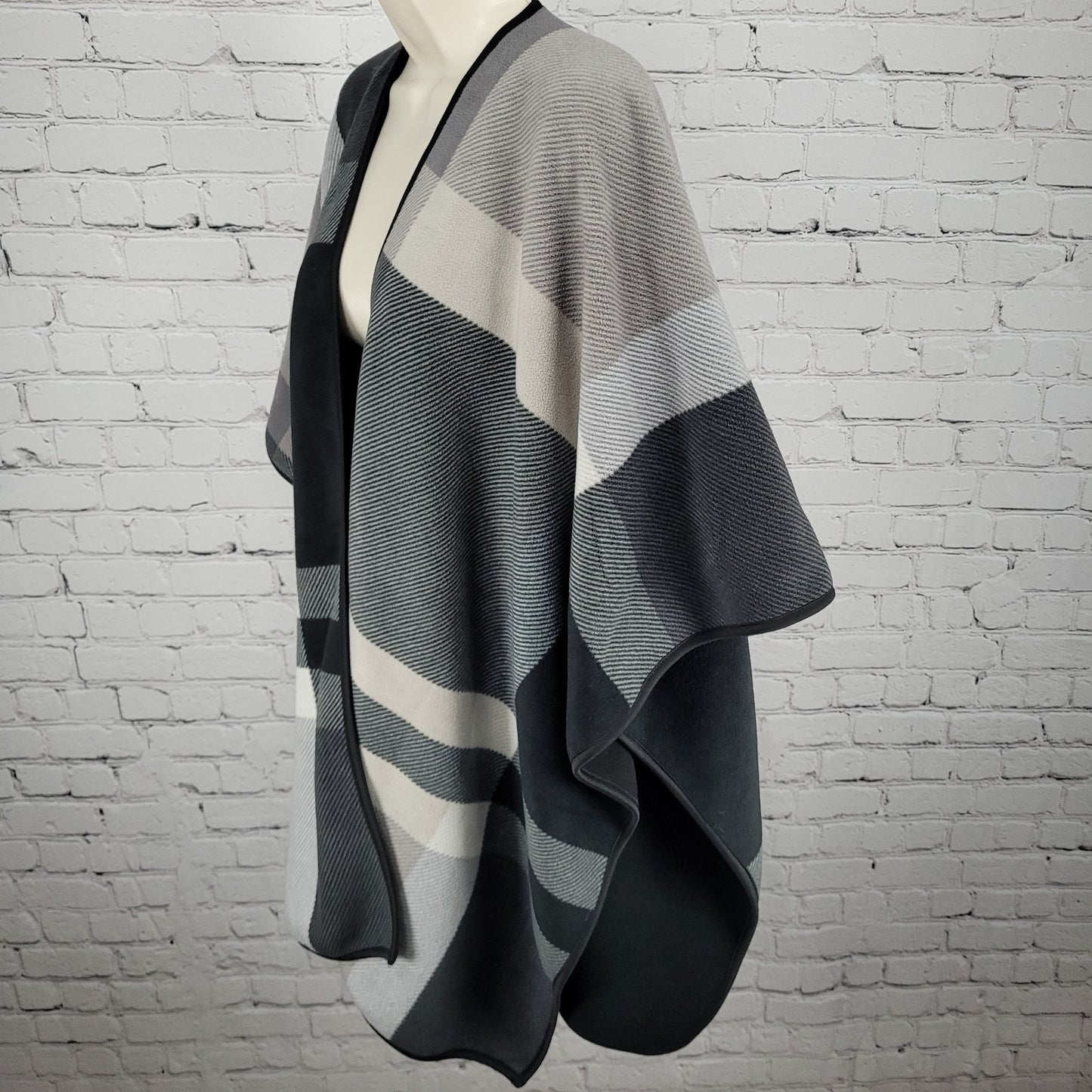 Ike Behar Grey Plaid Fleece Lined Open Cozy Shawl Cape Sweater One Size
