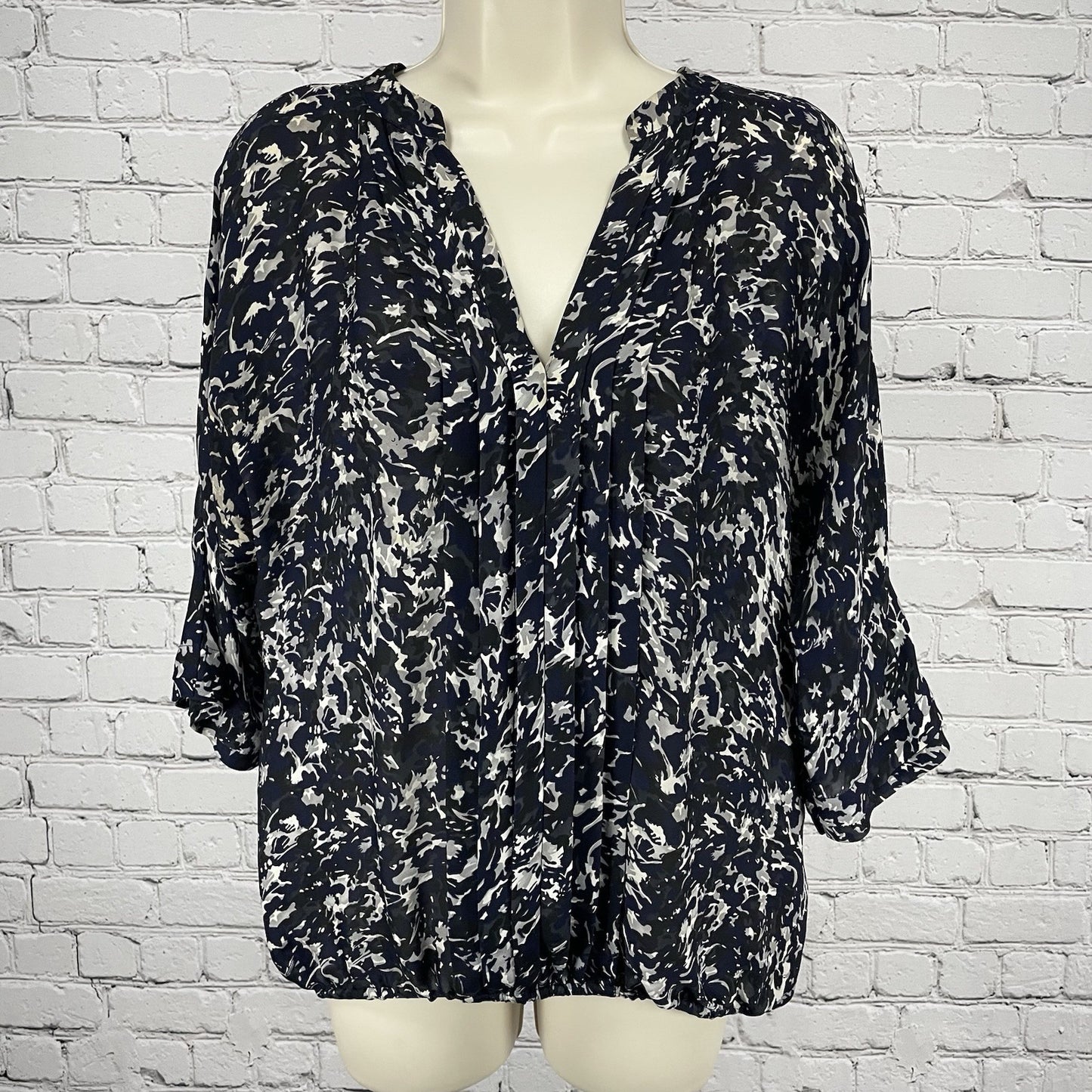 Joie Blue 100% Silk Chiffon Printed Pleated 3/4 Sleeve Blouse Top Medium *defect