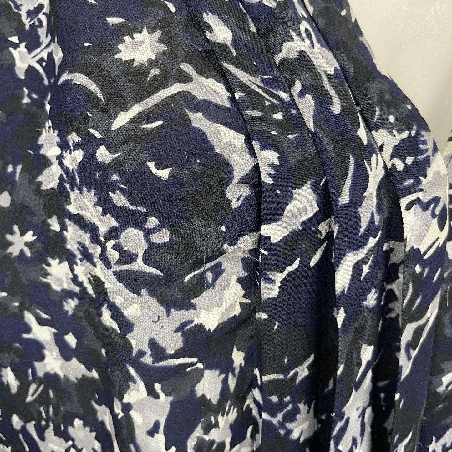 Joie Blue 100% Silk Chiffon Printed Pleated 3/4 Sleeve Blouse Top Medium *defect