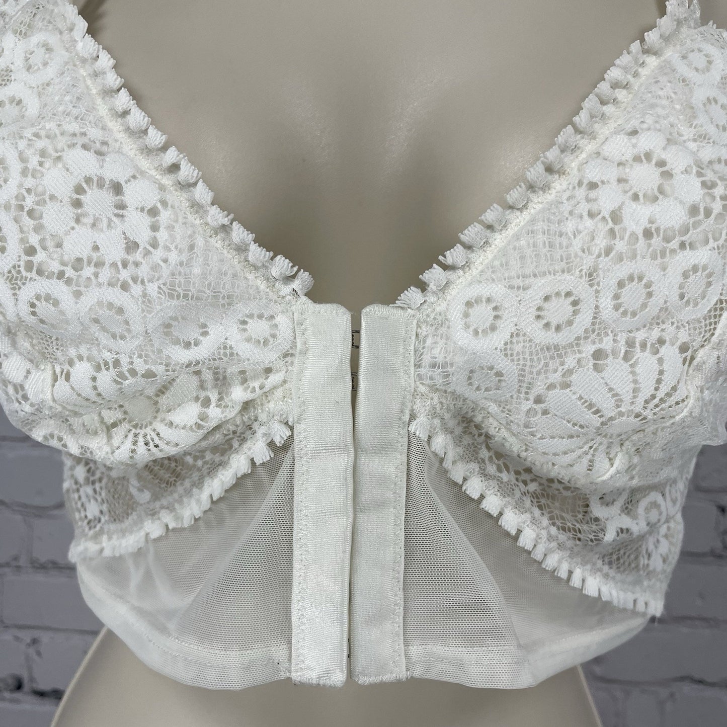 Aerie White Lace Padded Strappy Racerback Hook & Eye Front Closure Bralette M