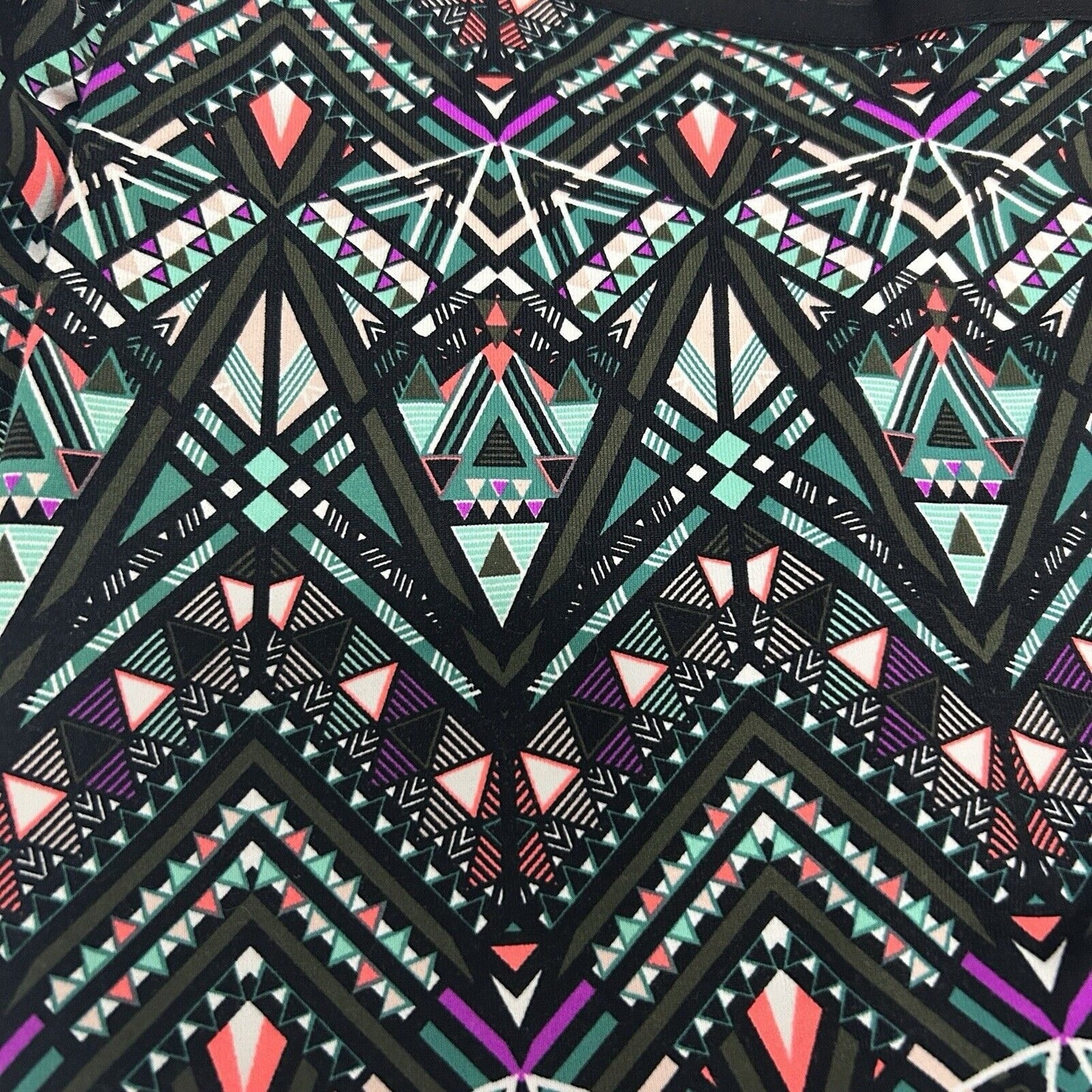 Victoria’s Secret Pink Ultimate Multicolor Abstract Capri Legging Size S (26X17)