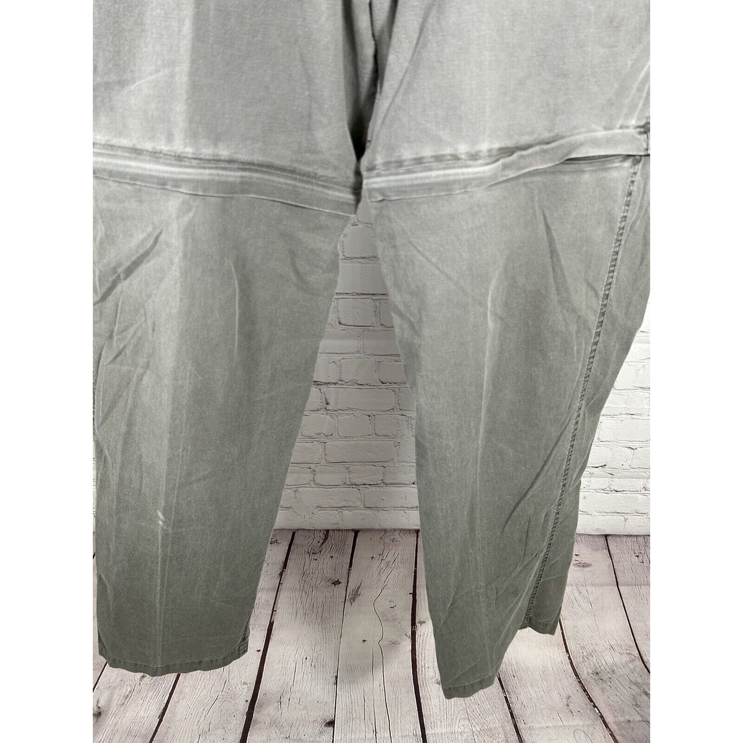 TAG Safari Travel Clothing High Rise Zip Off Leg Women’s Cargo Pants (32 x 31)