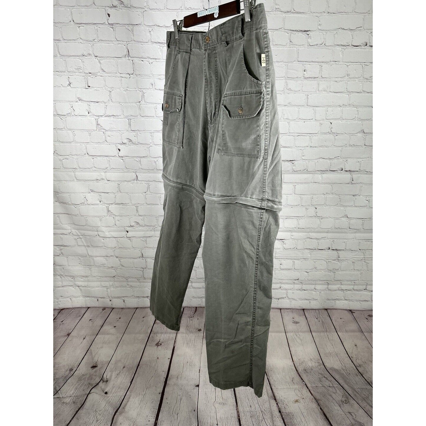 TAG Safari Travel Clothing High Rise Zip Off Leg Women’s Cargo Pants (32 x 31)
