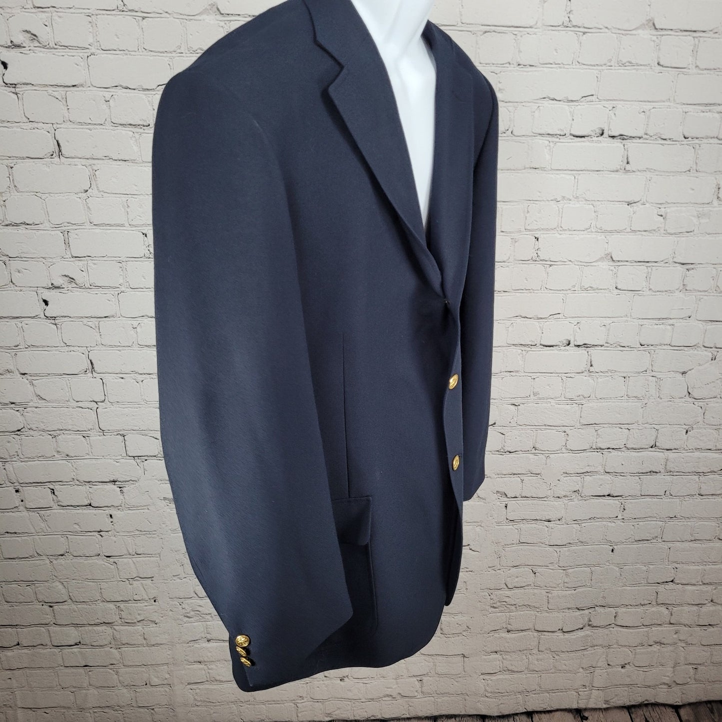 VTG Orvis Navy Wool Blend 3 Gold Button Vented Notch Blazer USA Made Size 44L
