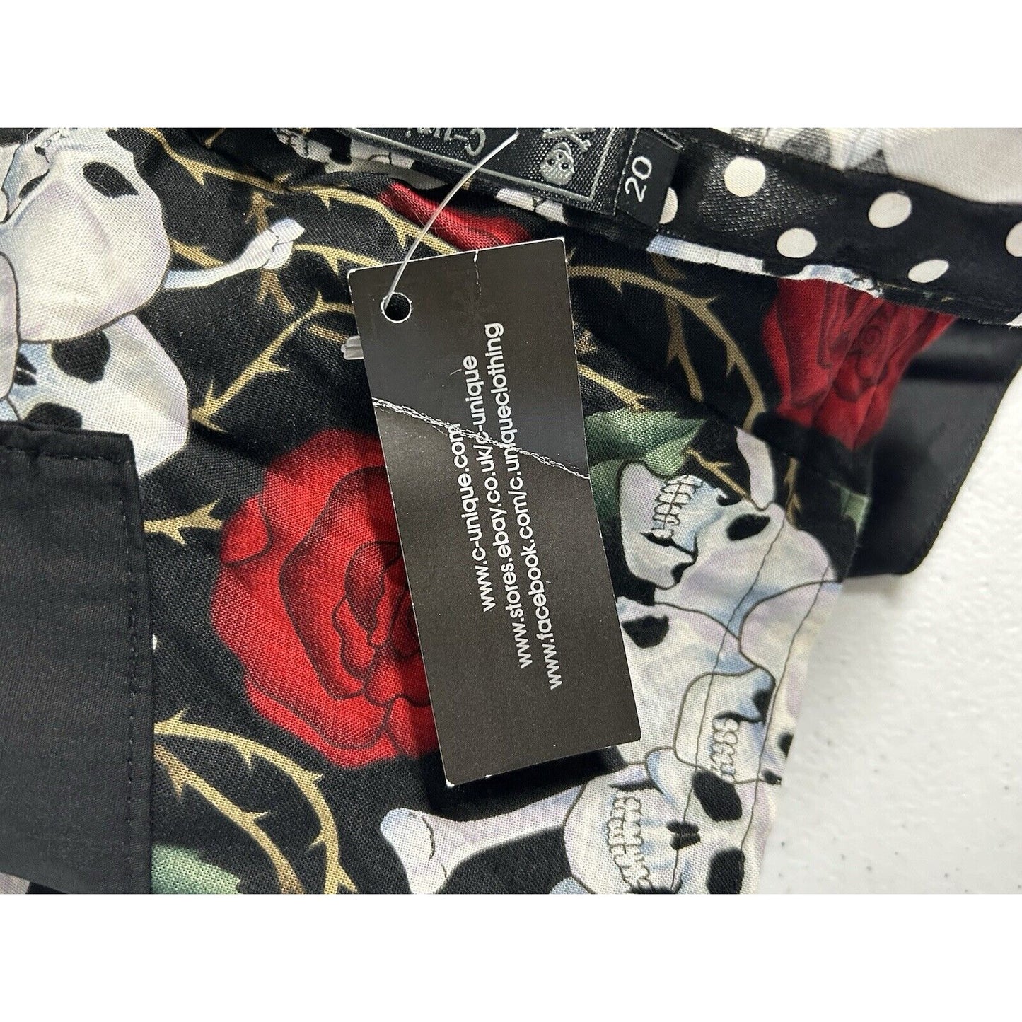 NWT C-Unique Black White Red Skull Rose Back Zip Unlined Skirt Women’s Size 20