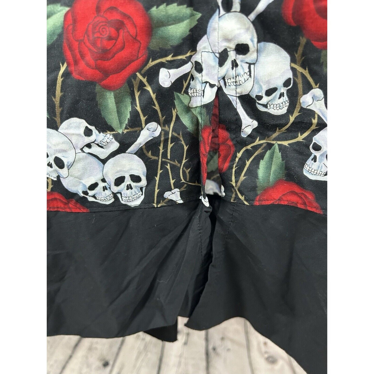 NWT C-Unique Black White Red Skull Rose Back Zip Unlined Skirt Women’s Size 20
