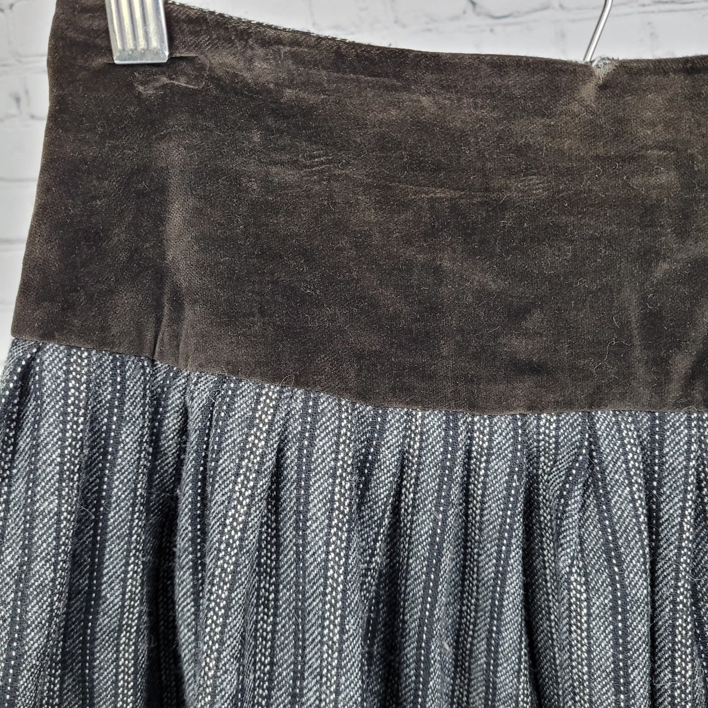 VTG New Expressions Bobbie Brooks Wool Blend Velvet Accents Midi Skirt USA 9/10