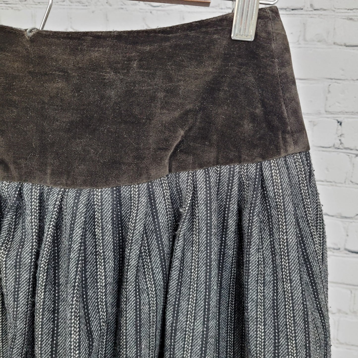 VTG New Expressions Bobbie Brooks Wool Blend Velvet Accents Midi Skirt USA 9/10