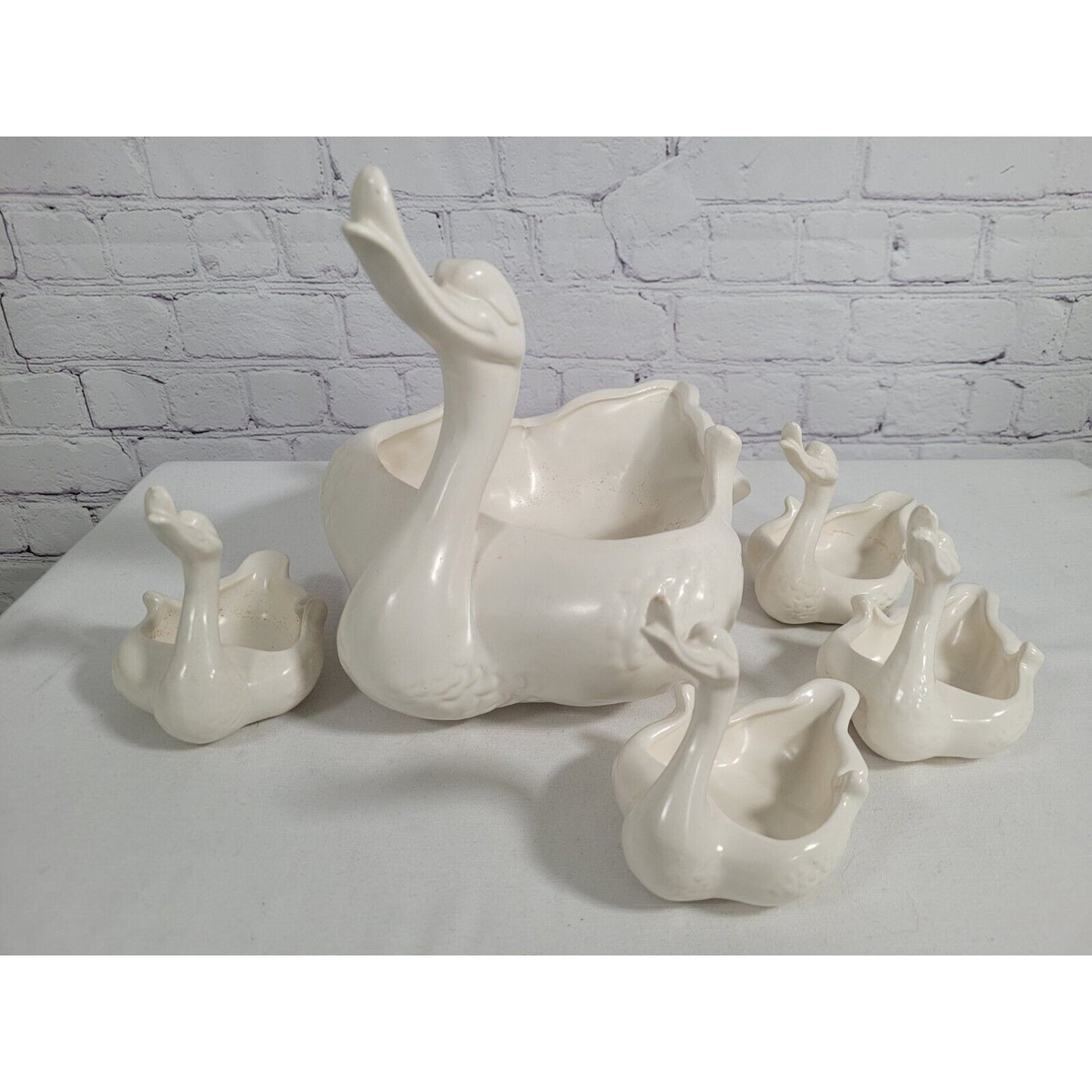 Hull Pottery Imperial MCM #23 White Swan & 4 Babies Planter 1950’s Centerpiece