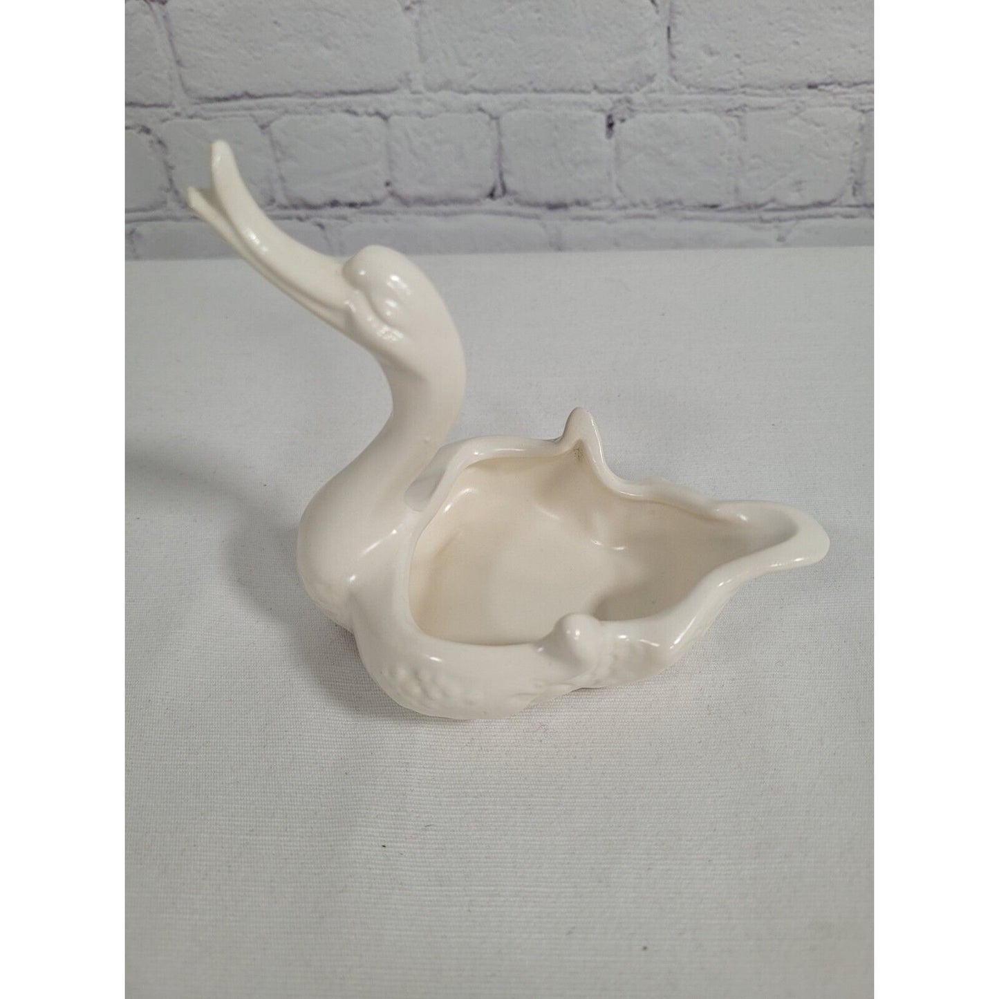 Hull Pottery Imperial MCM #23 White Swan & 4 Babies Planter 1950’s Centerpiece