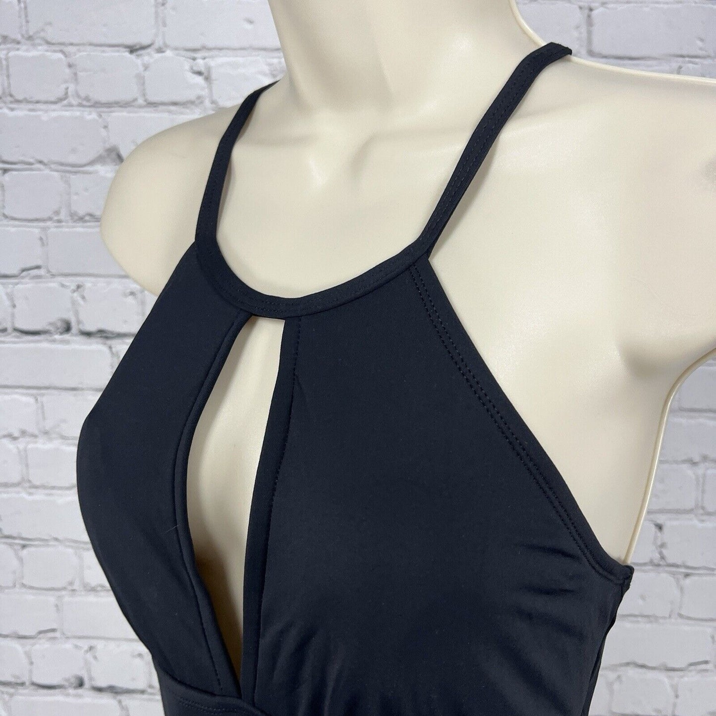 La Blanca Black Crisscross Back One Piece Swimsuit Keyhole Neck Full Coverage 8
