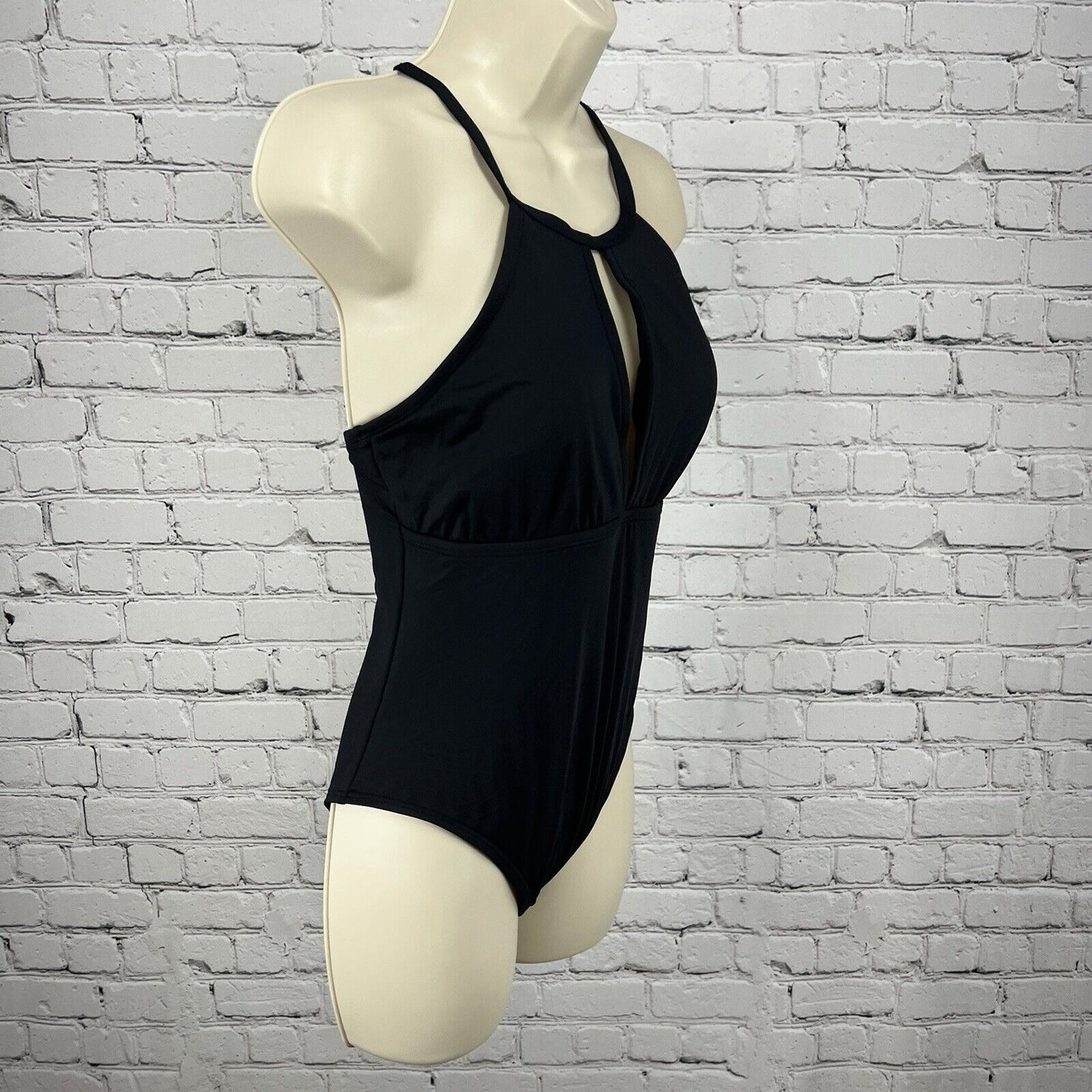 La Blanca Black Crisscross Back One Piece Swimsuit Keyhole Neck Full Coverage 8