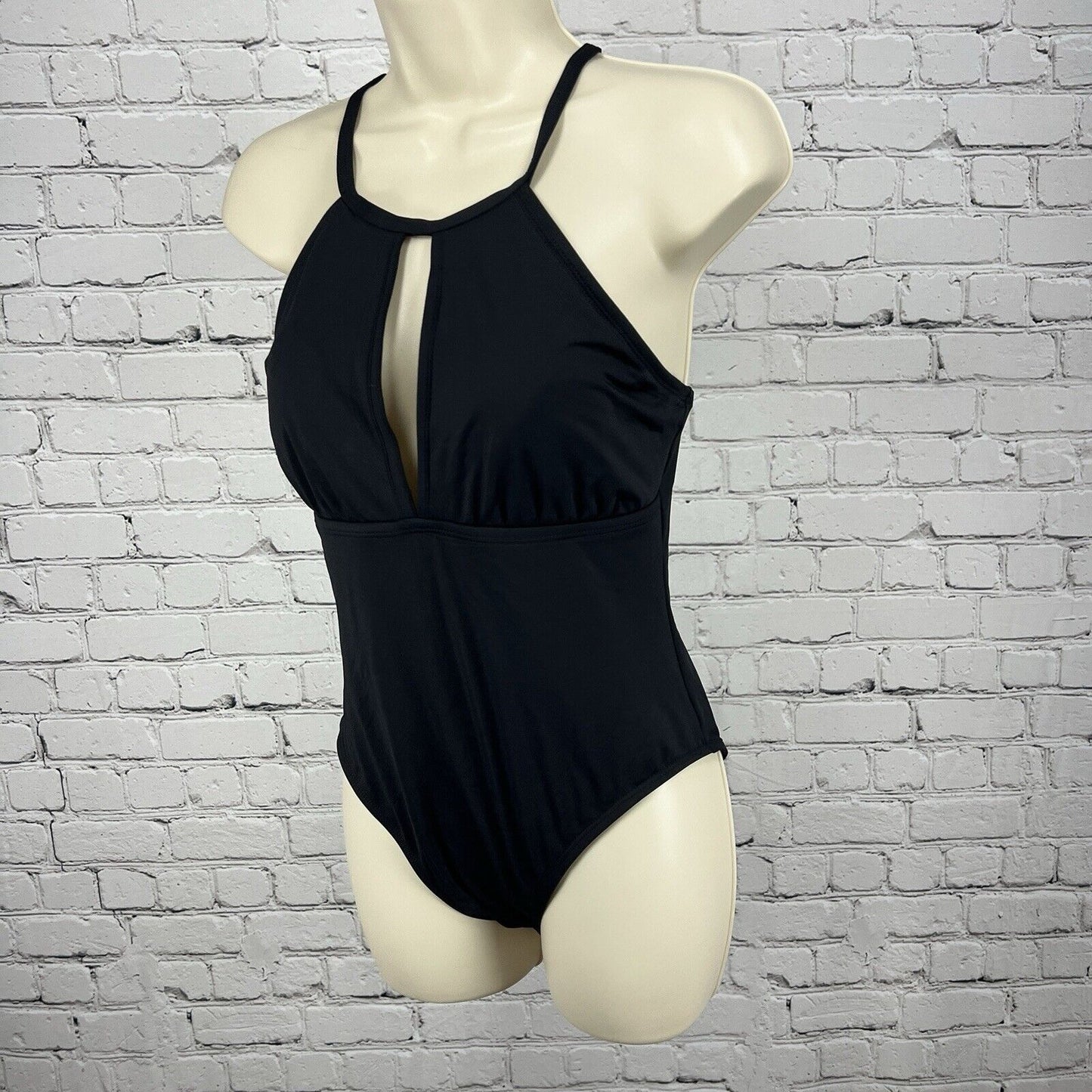 La Blanca Black Crisscross Back One Piece Swimsuit Keyhole Neck Full Coverage 8