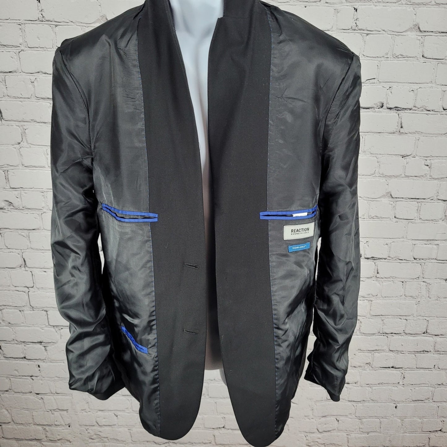 Reaction Kenneth Cole Techni-Cole Black Stretch 2 Button Vented Blazer Size 38R