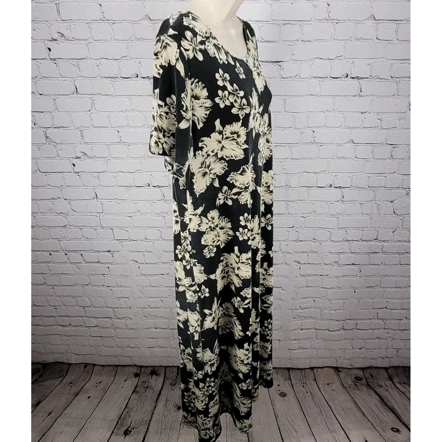 VTG Royal Creations Black & Ivory Tropical Floral Made In Hawaii Dress Size XL
