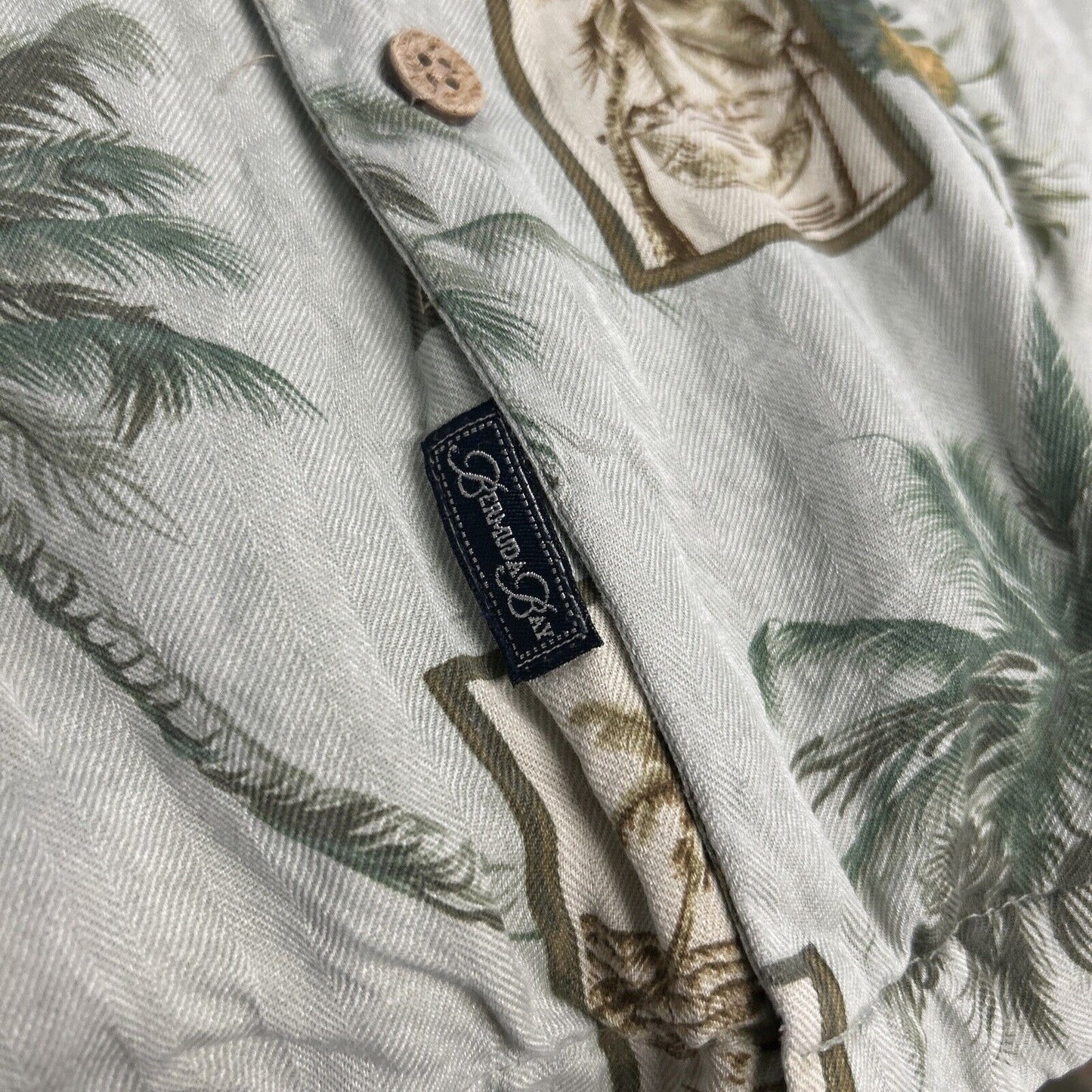 Bermuda Bay 100% Silk Hawaiian Tropical Button Front Shirt Short Sleeves Mens L
