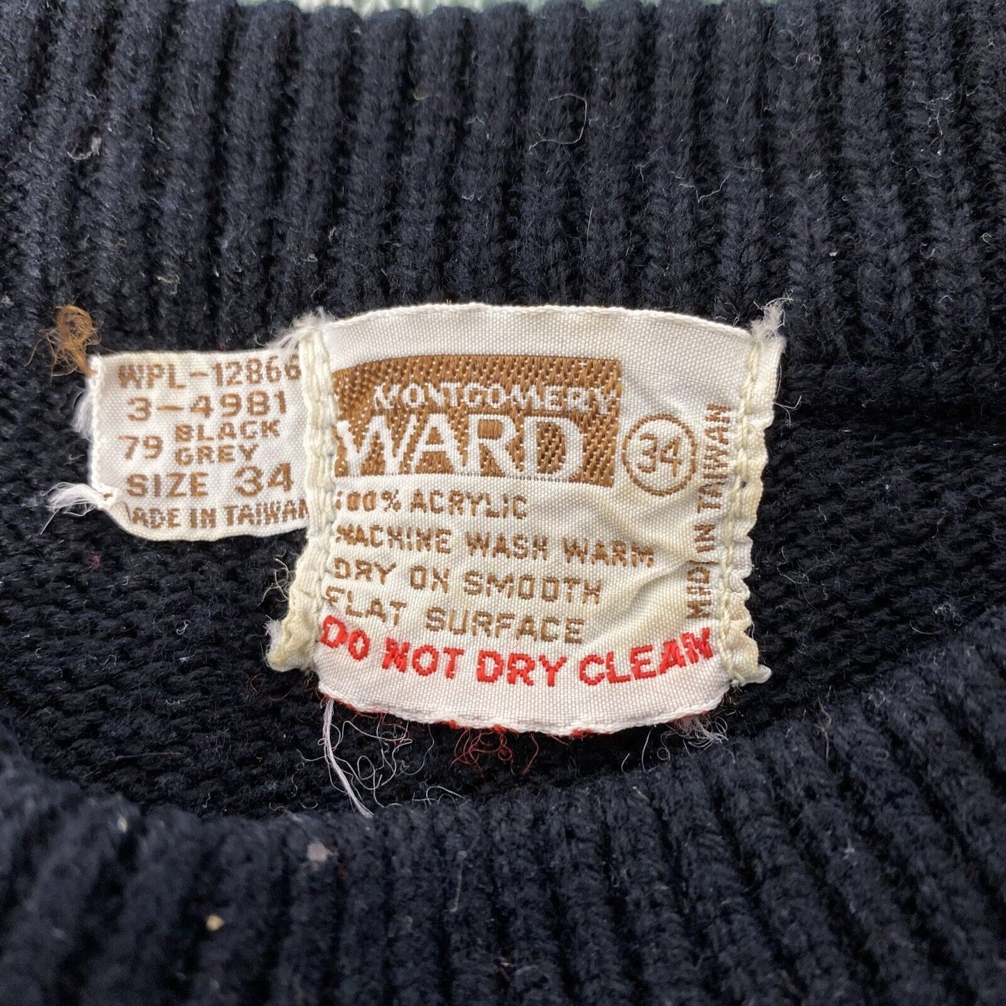 VTG Montgomery Ward Black Green Cable Knit Pullover Long Sleeve Sweater Mens 34