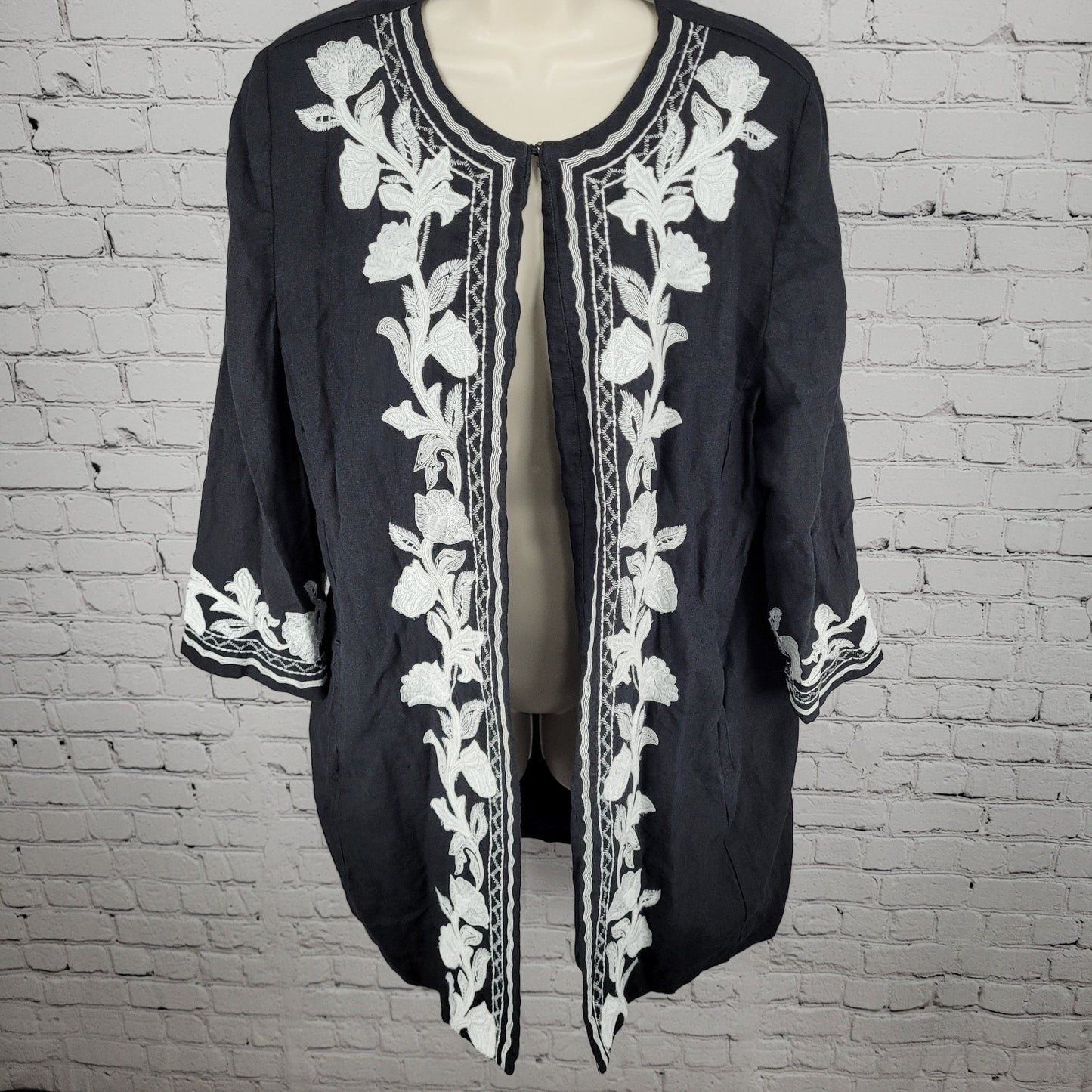 Chico's Black Linen Floral Embroidered Lined Jacket Pockets Size 3 (US 16/18)
