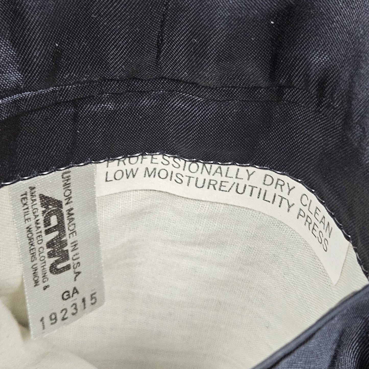 VTG Colours By Alexander Julian Navy Pinstriped Suit 2 Button Notch USA 40 33x32