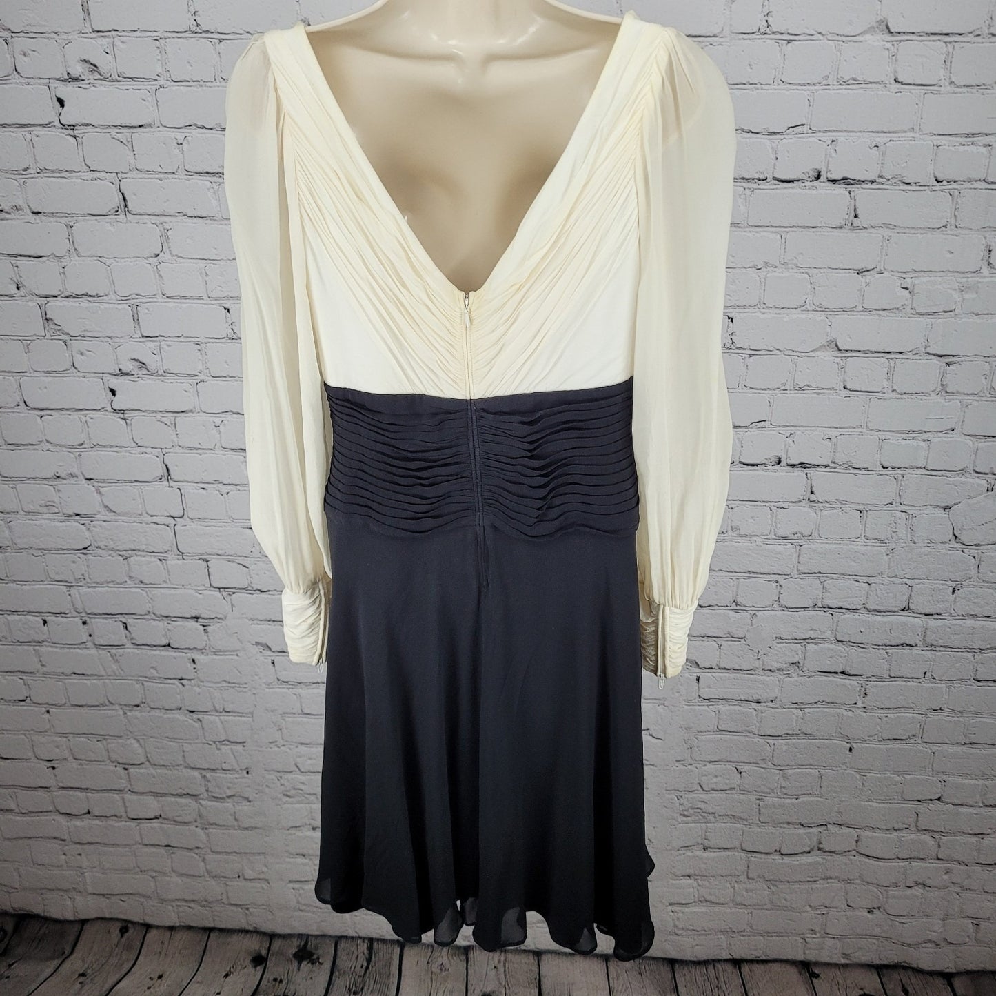 VTG Tadashi Ivory & Black Silk Chiffon Ruched Long Sleeve Blouson Dress Size 10