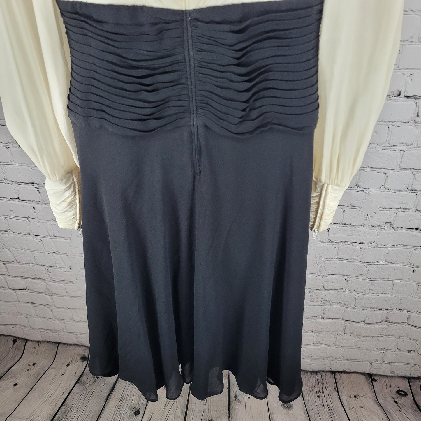 VTG Tadashi Ivory & Black Silk Chiffon Ruched Long Sleeve Blouson Dress Size 10
