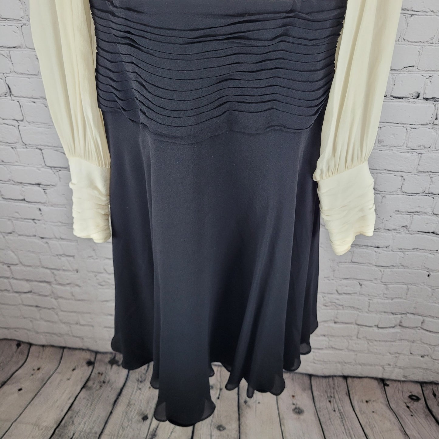 VTG Tadashi Ivory & Black Silk Chiffon Ruched Long Sleeve Blouson Dress Size 10
