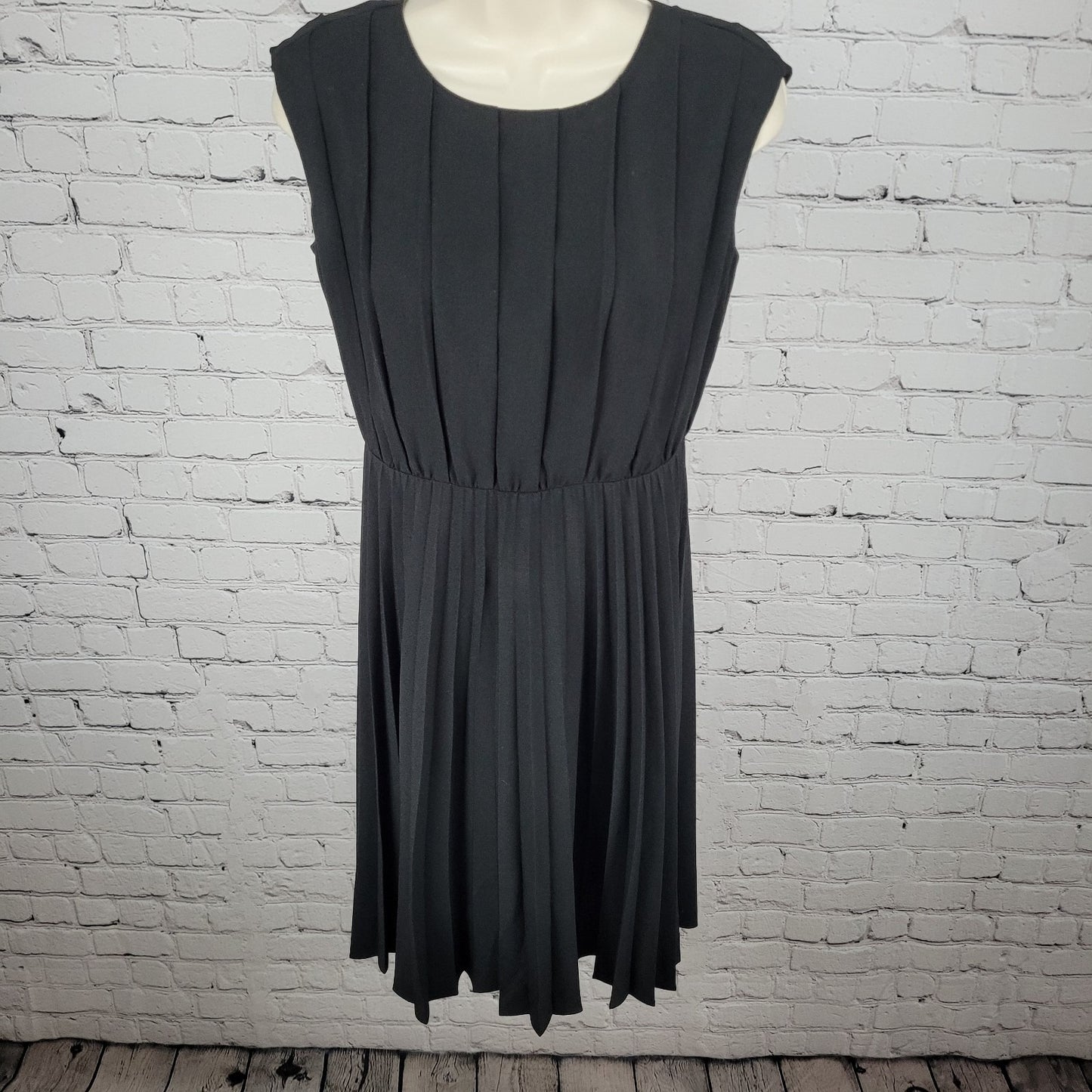 Ann Taylor Loft Black Pleated Sleeveless Lightweight Fit & Flare Dress Size 0P
