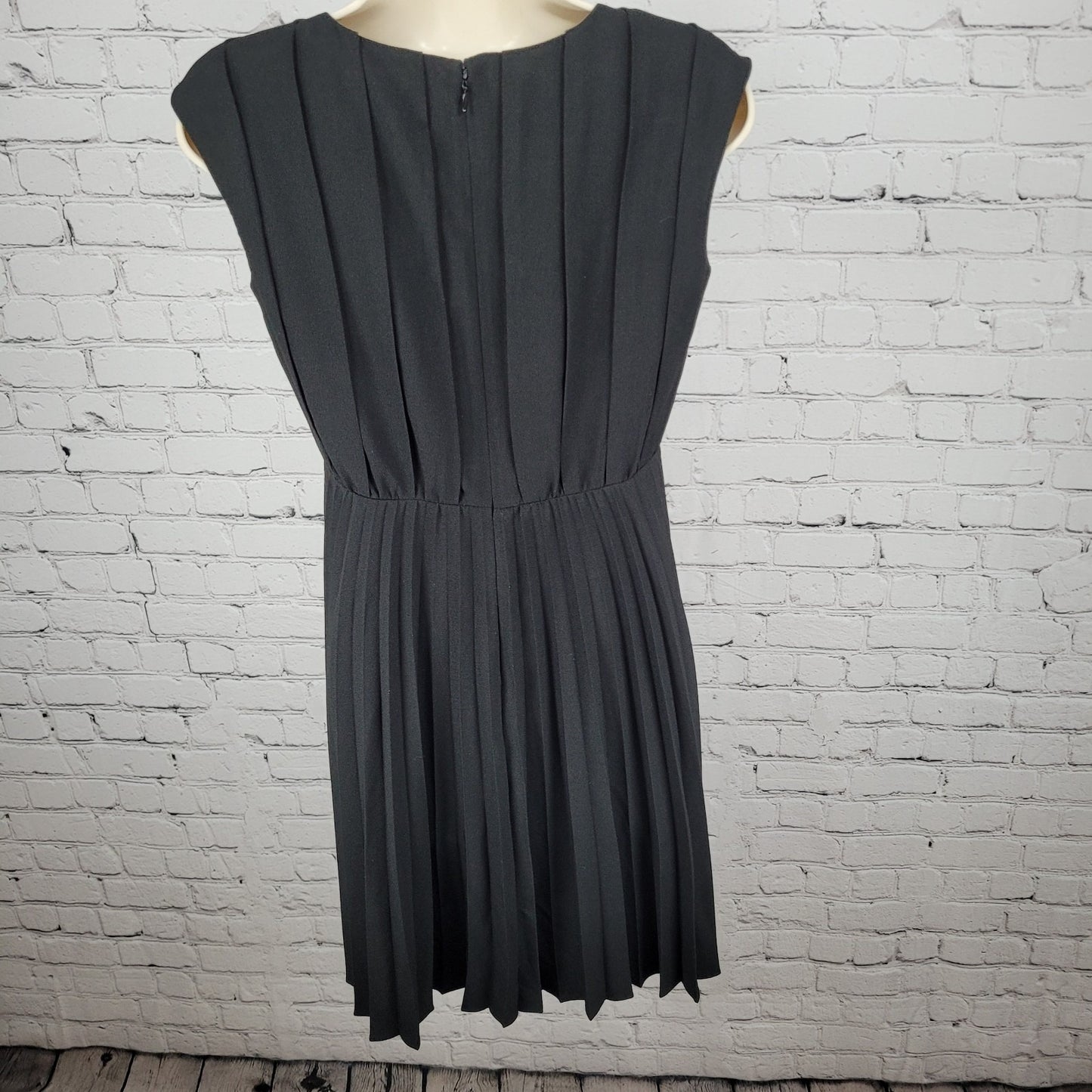 Ann Taylor Loft Black Pleated Sleeveless Lightweight Fit & Flare Dress Size 0P