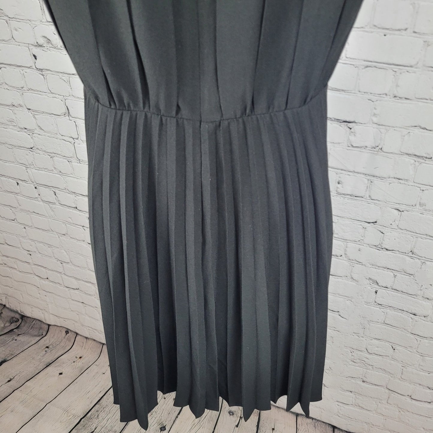 Ann Taylor Loft Black Pleated Sleeveless Lightweight Fit & Flare Dress Size 0P