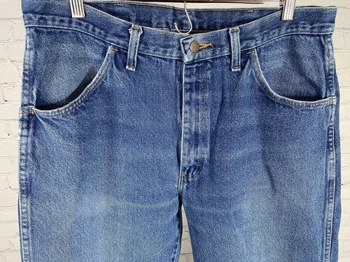 VTG Rustler Medium Wash Denim Blue Straight Leg Mid Rise Men’s Jeans (36 x 31)