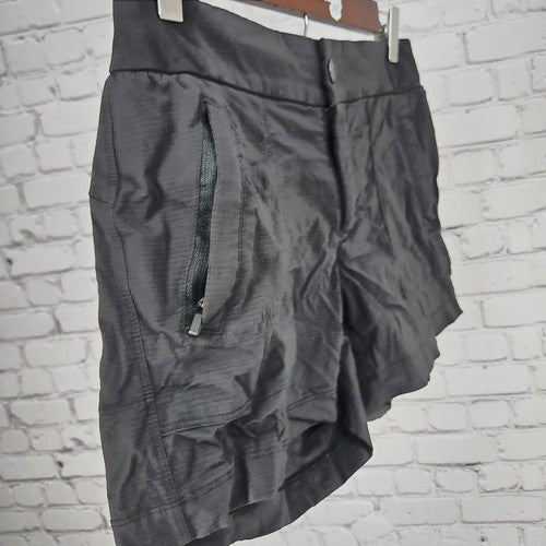 Athleta Black Textured Short Zippered Pockets Athletic Shorts Size 0 (27x4)