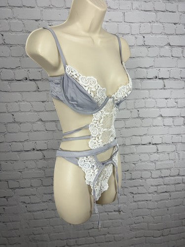 NWT Roma Confidential Silver White Lace Satin Bustier Garter Thong Set M