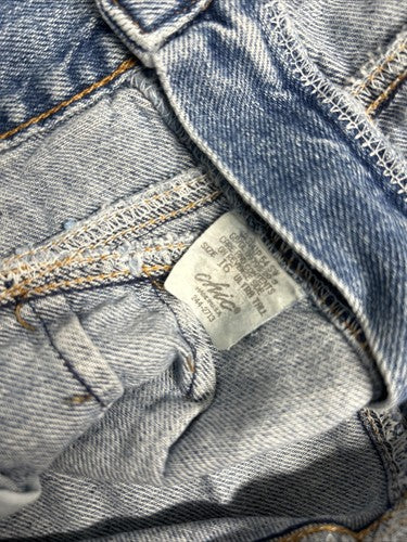 VTG Chic Light Wash Denim High Rise Pleated Jean Shorts 16 Ultra Tall (29x6)