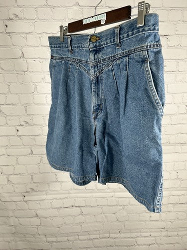 VTG Chic Light Wash Denim High Rise Pleated Jean Shorts 16 Ultra Tall (29x6)